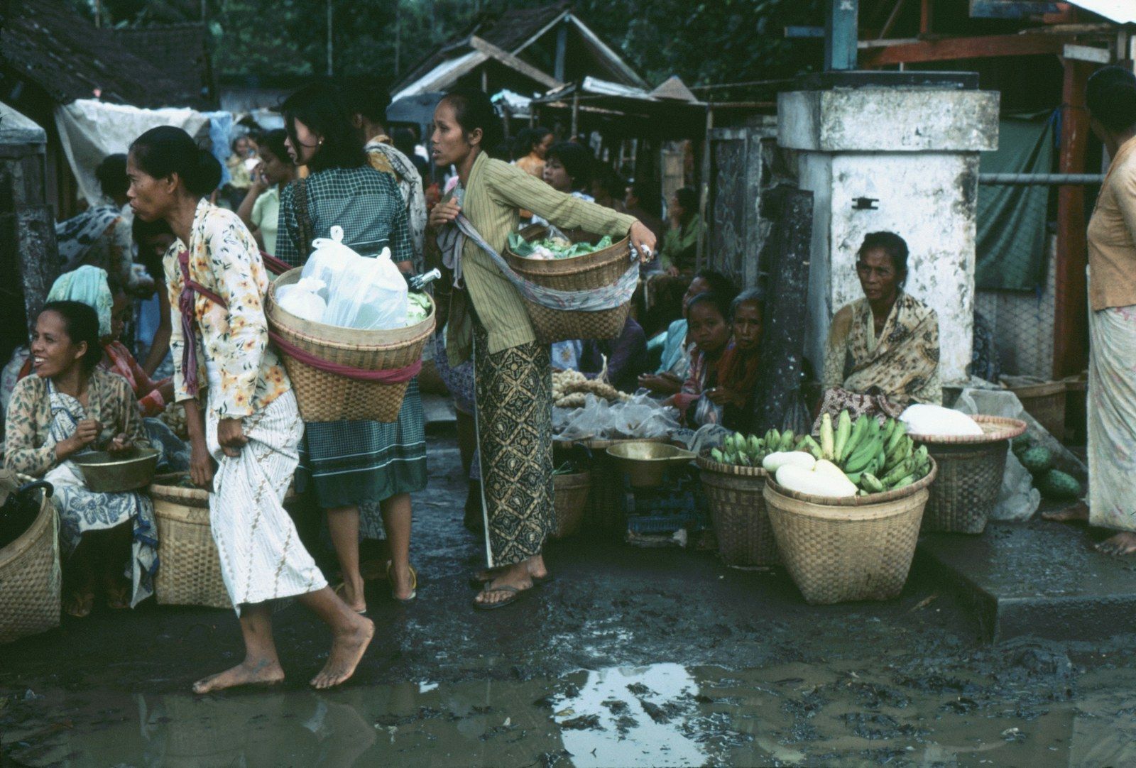 Archival photograph of market vendors in Suva, Fiji, 1973